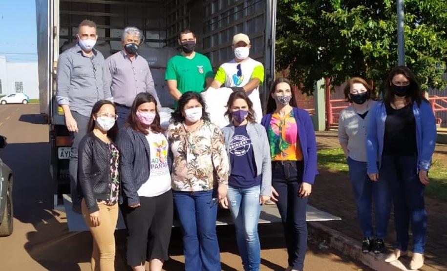 A Secretaria de Estado da Justiça, Família e Trabalho (SEJUF) em parceria com a Secretaria da Educação e do Esporte (SEED) através do Núcleo Regional de Educação de Toledo, entregaram nos dias 05 e 06 de agosto, cestas básicas do projeto “Segurança Alimentar Emergencial a Crianças e Adolescentes Indígenas e de Comunidades Tradicionais”. Matriculados nas Redes Municipal e Estadual.