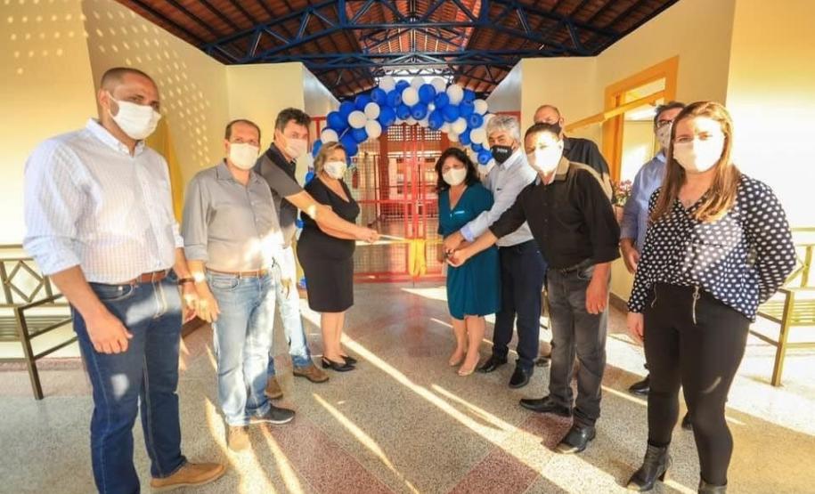 Na tarde de Sexta, 14 de agosto de 2020 foi realizada a inauguração do novo prédio da Escola Municipal Professora Maxmirian Barbara Gaspar Silva, no município de Terra Roxa. Participaram da Solenidade, Chefe do NRE Toledo, Professor José Carlos Guimarães, Assistente técnica Neiva Marques Andrade Niero, a Secretária Municipal da Educação Marcia Sônego de Pádua, o Secretário Estadual da Administração e da Previdência (Seap) e demais autoridades do município