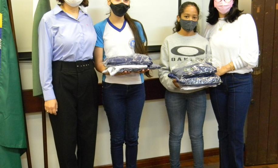 🟢✅ Entrega do Uniforme Escolar às Escolas Cívico-Militares