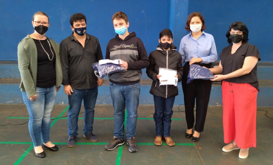 🟢✅ Entrega do Uniforme Escolar às Escolas Cívico-Militares