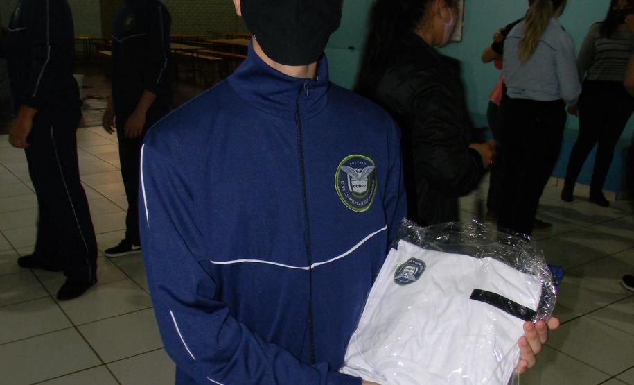 🟢✅ Entrega do Uniforme Escolar às Escolas Cívico-Militares