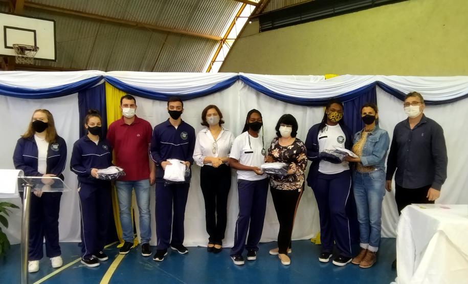 🟢✅ Entrega do Uniforme Escolar às Escolas Cívico-Militares