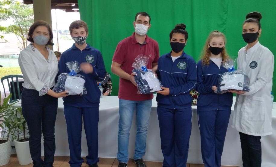 🟢✅ Entrega do Uniforme Escolar às Escolas Cívico-Militares