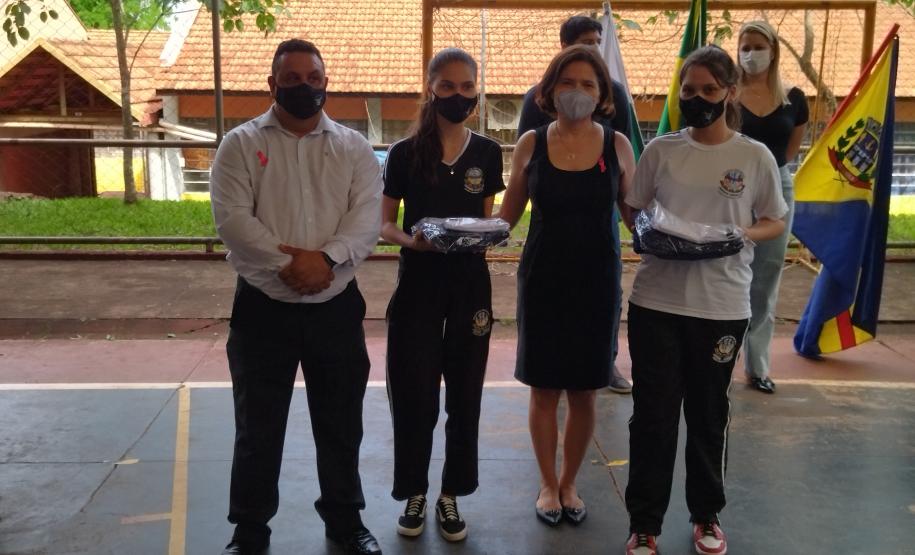 🟢✅ Entrega do Uniforme Escolar às Escolas Cívico-Militares