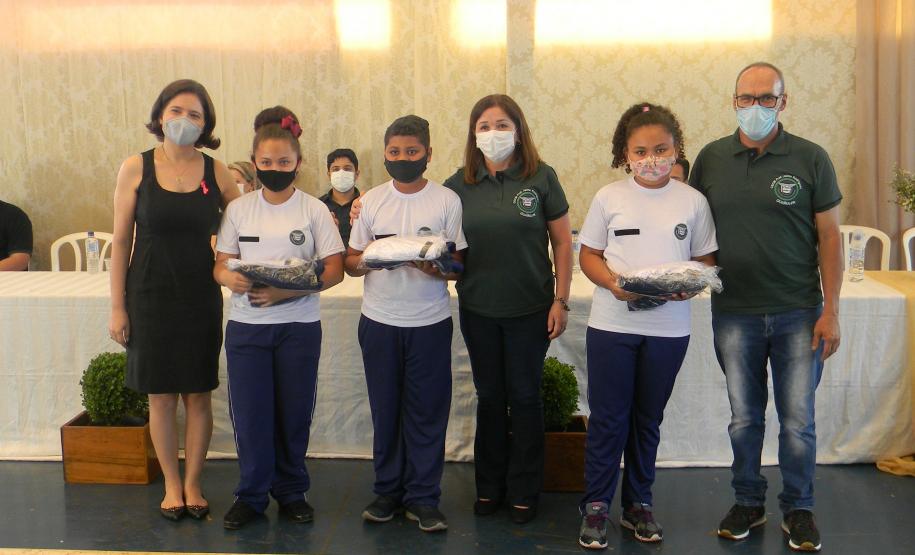 🟢✅ Entrega do Uniforme Escolar às Escolas Cívico-Militares