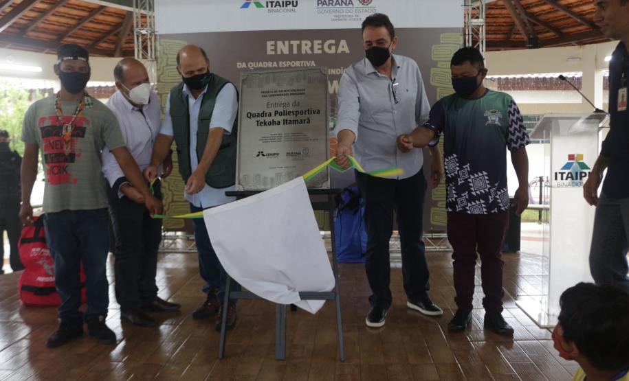 ENTREGA DE QUADRA POLIESPORTIVA