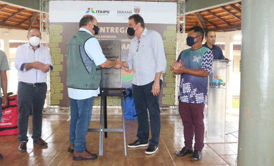 ENTREGA DE QUADRA POLIESPORTIVA