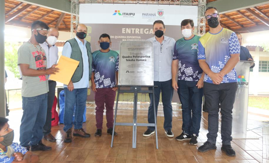 ENTREGA DE QUADRA POLIESPORTIVA