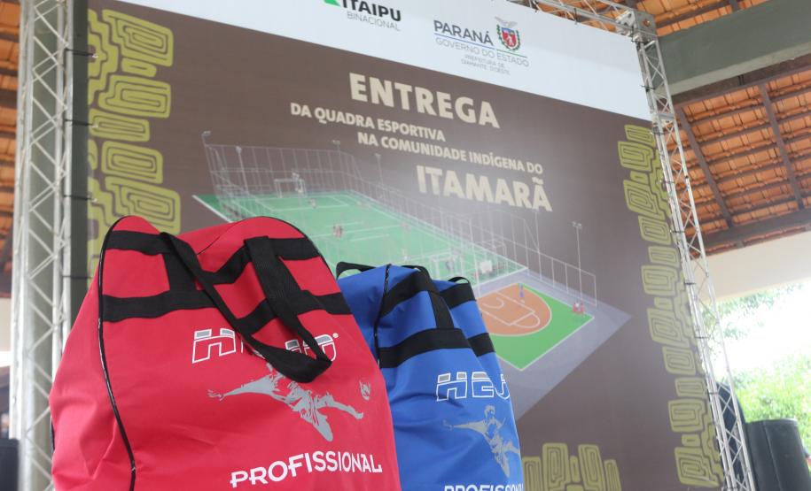 ENTREGA DE QUADRA POLIESPORTIVA