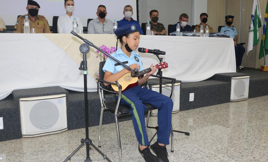 SOLENIDADE DE ENTREGA DOS UNIFORMES