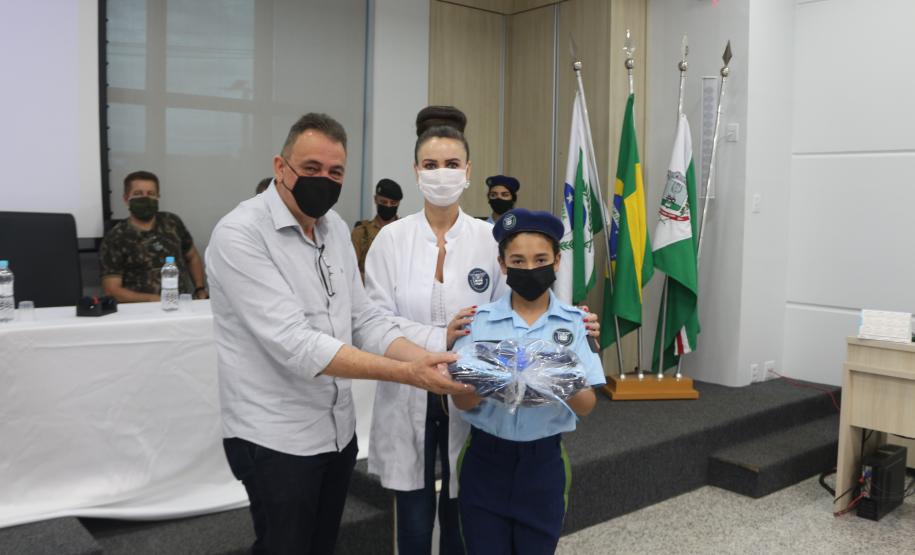 SOLENIDADE DE ENTREGA DOS UNIFORMES