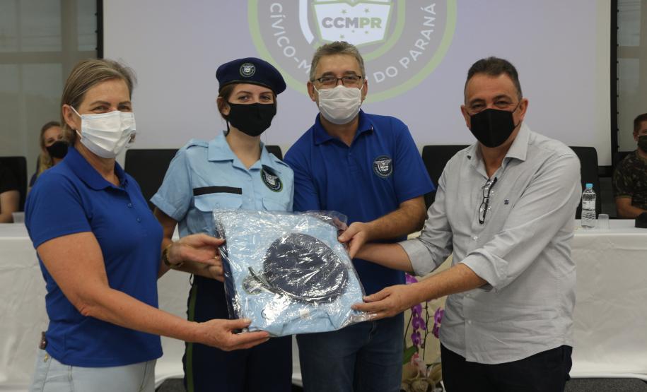 SOLENIDADE DE ENTREGA DOS UNIFORMES