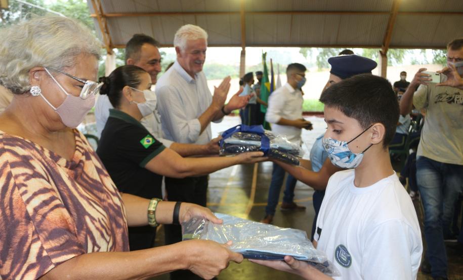 SOLENIDADE DE ENTREGA DOS UNIFORMES