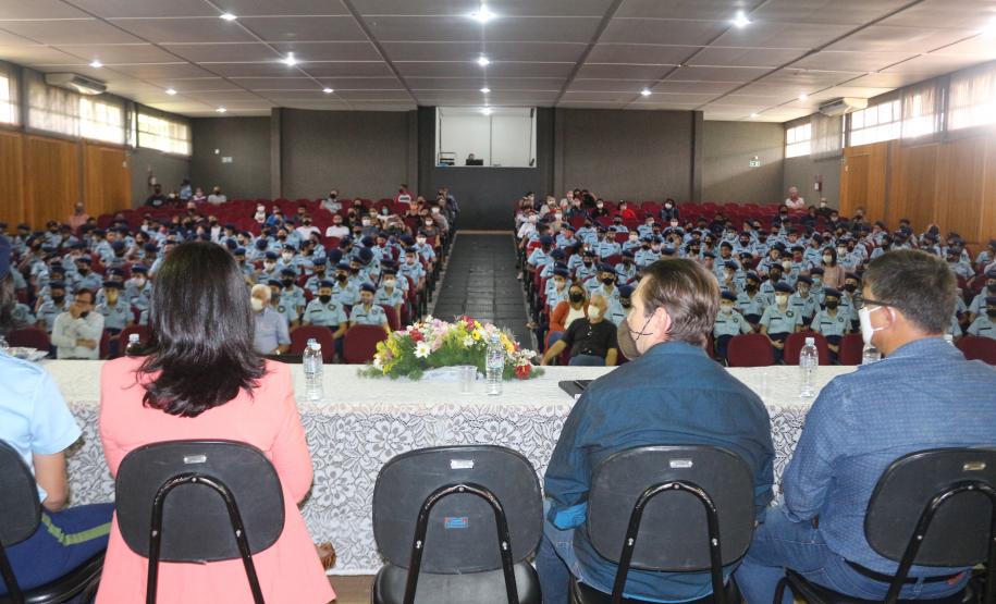 SOLENIDADE DE ENTREGA DOS UNIFORMES