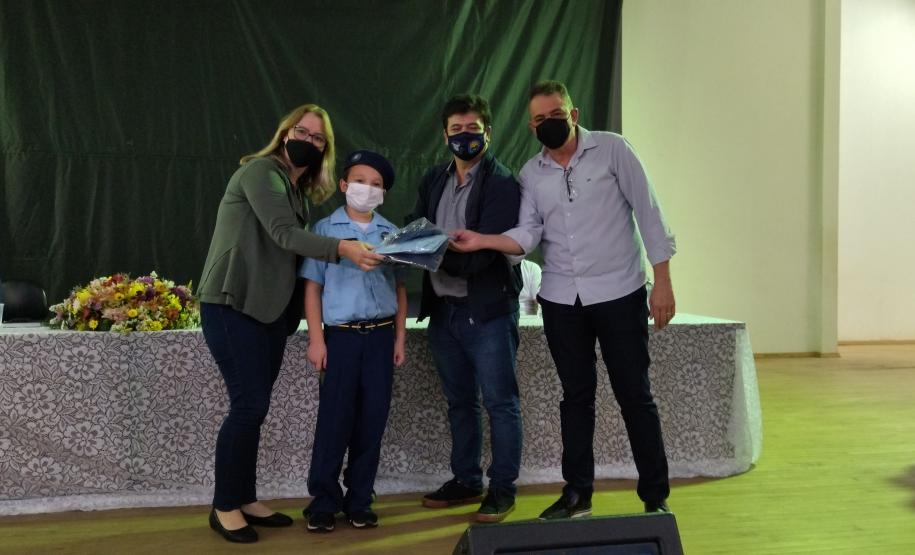 SOLENIDADE DE ENTREGA DOS UNIFORMES